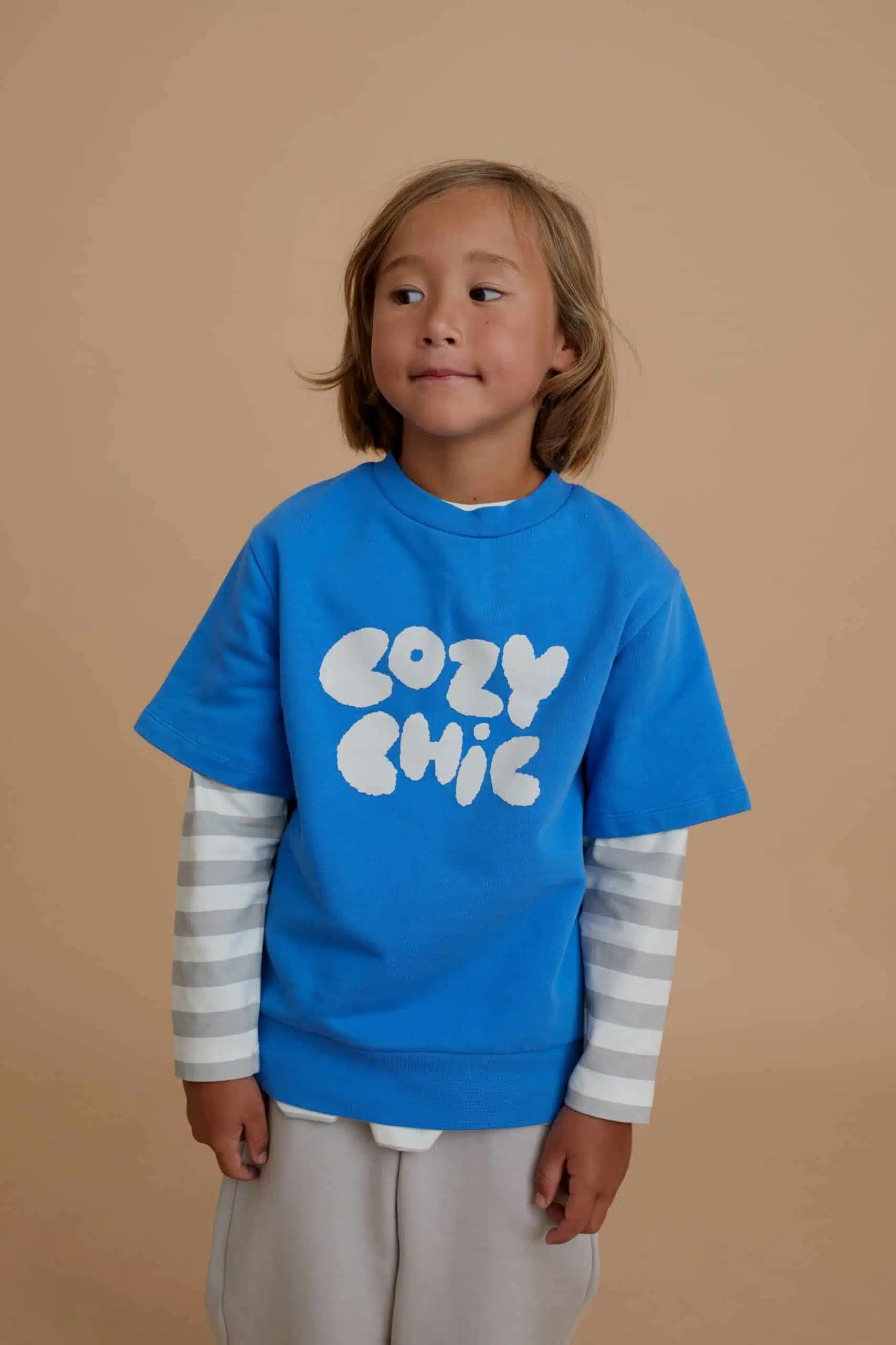 Short-sleeved sweatshirt with cozy chic drawing