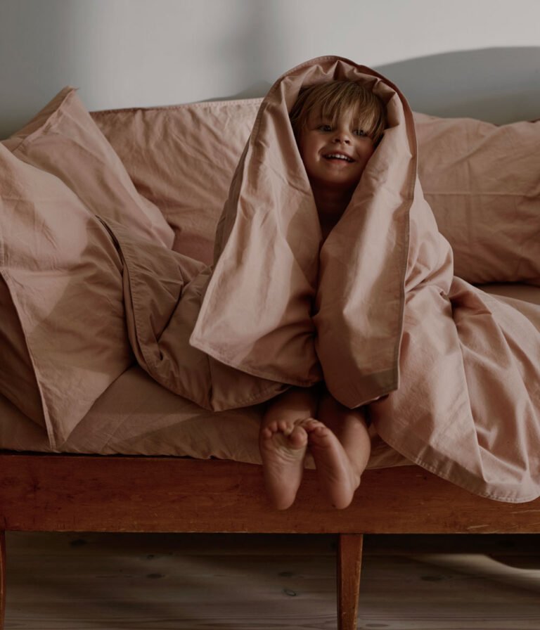 Midnatt Fitted Sheet in Dusty Rose