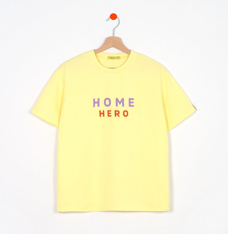 WOMAN T-shirt Home hero in yellow