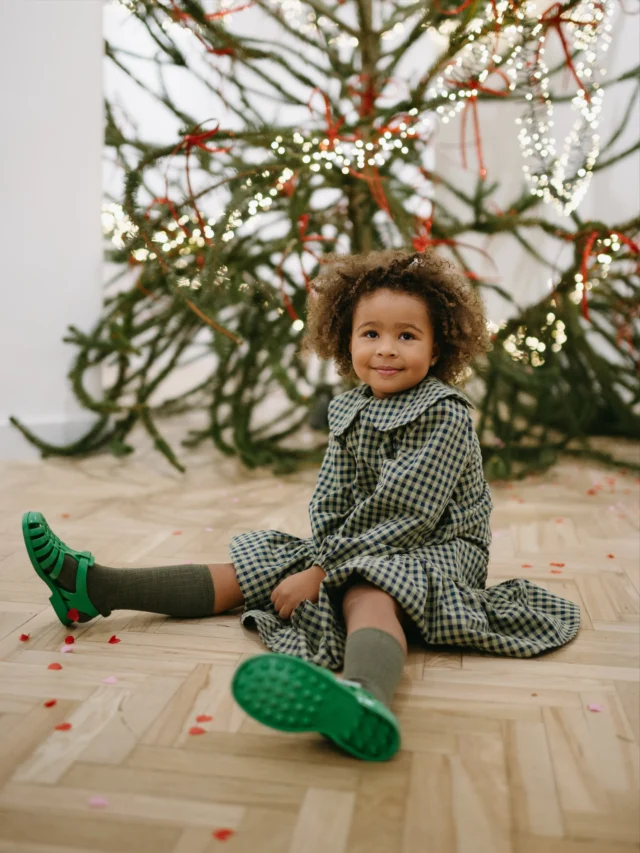 The Dress is ready for Christmas! 🥨
Made of soft checked cotton fabric, the Maxi Dress features an A-line silhouette with ruffles, and a round oversized collar. 
Style it with cowboy boots for an unforgettable look.
Shop now at oxoxclub.com 

#oxoxclub #festivedress #christmasdress #kidsfashion #kidsbrand
