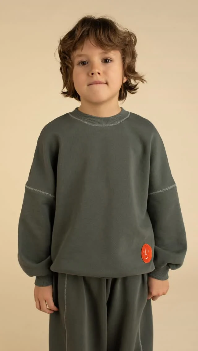 We couldn’t decide whether we loved this organic cotton sweatshirt plain or with a 🥔 patch—so we made both.
You choose. Plain or patch? 
#oxoxclub